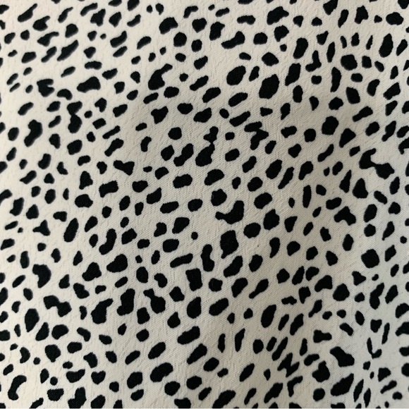 Gilli black and white animal print faux wrap long sleeve blouse. Size L - Picture 4 of 8